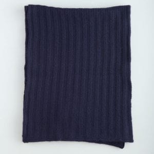 Кашемировый шарф темно-синего цвета