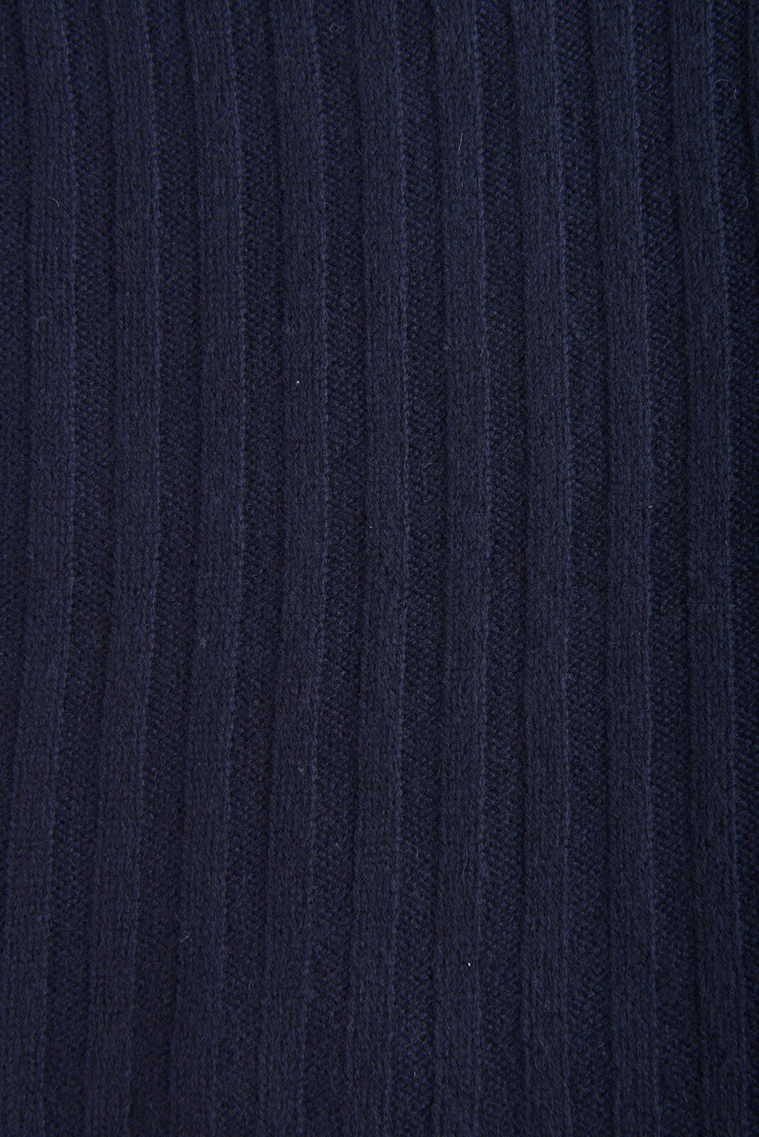 Кашемировый шарф темно-синего цвета